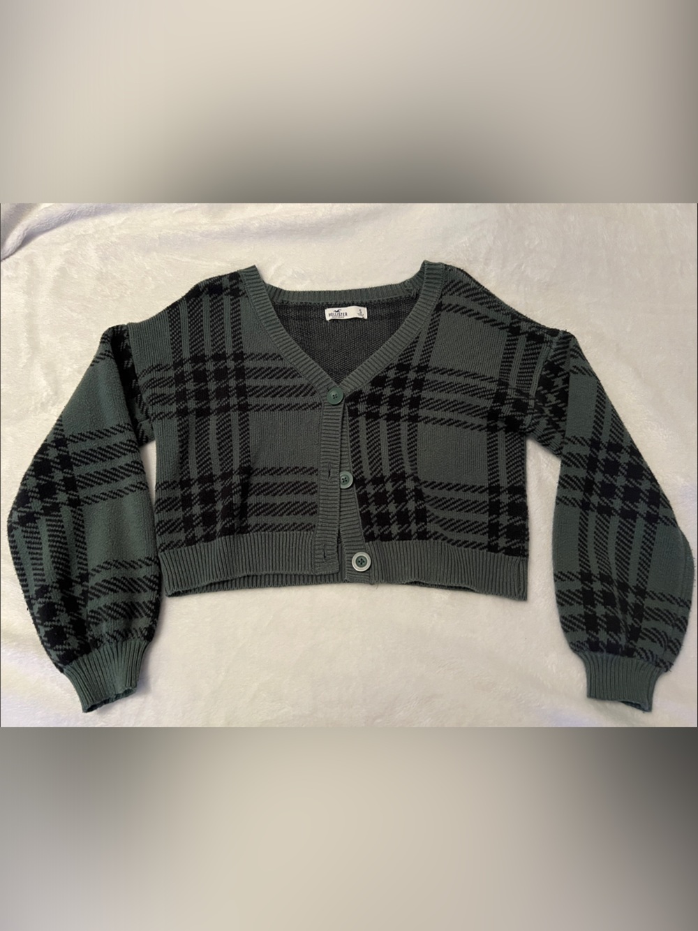 Hollister Cropped Plaid Cardigan in Dark Green and Black